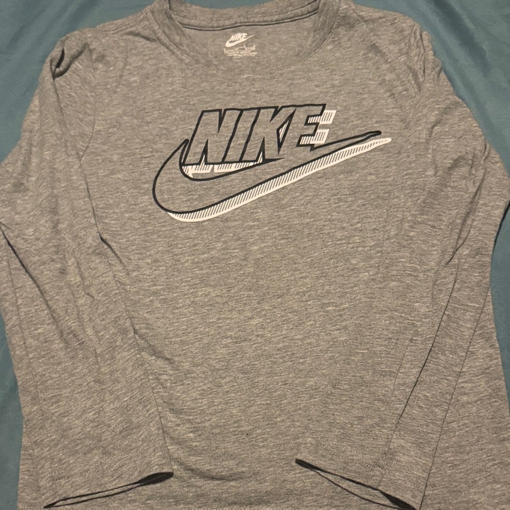 Nike Heather Gray Long Sleeve Tee
